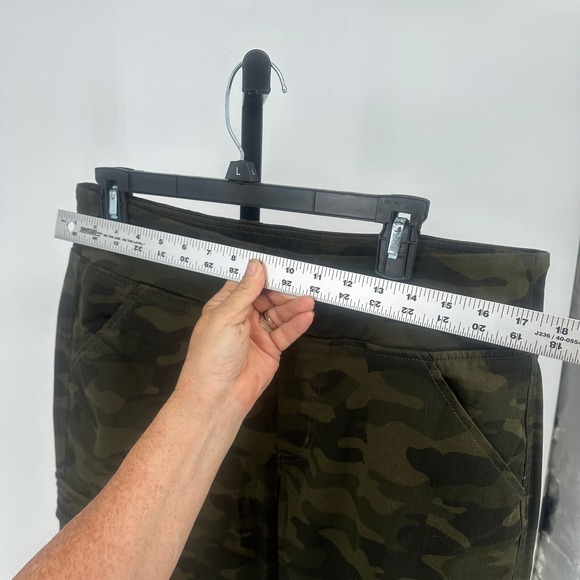 Kim Gravel Camo Cargo Pants Stretch Pull On Comfort Athleisure Style - Picture 2 of 5